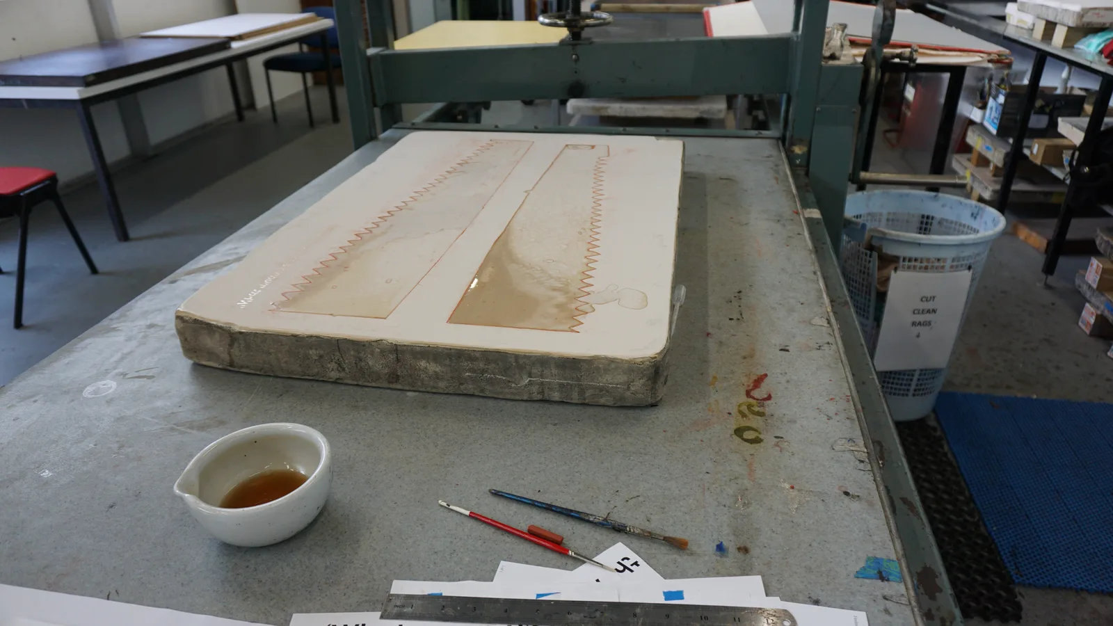 Drawing with gum on the lithographic stone